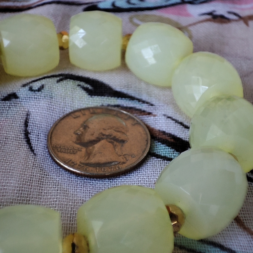 Lemoncello Lemonade Faceted Pale Lemon Yellow Faceted Lucite Necklace Vintage - Picture 4 of 15